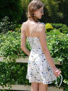 Vestido camisero con estampado floral minimalista y volante en el bajo, para uso diario casual - Beis - Ver 2