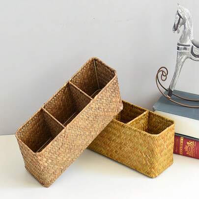 手工编织三格分隔收纳篮，质朴编织纹理风格，适合女性、男性、学生和家庭主妇使用，节省空间，经久耐用，可用于收纳梳妆台化妆品、装饰品、家居用品、旅行必需品、卧室装饰和珠宝首饰。