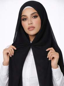 1 chiếc khăn trùm đầu chiffon 3 trong 1 tiện dụng, có nam châm tích hợp và mũ lót bên trong - Không cần ghim, không trượt, dễ dàng đội chỉ trong vài giây. Thích hợp để phối cùng áo Abaya hàng ngày, tham gia các hoạt động ngoài trời, cầu nguyện và hành hương. - Nhiều màu - Xem 18