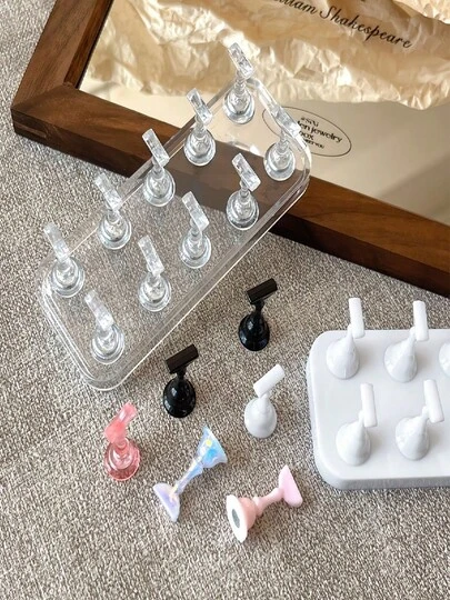 A Double-Row Nail Art Practice Stand With Acrylic Base, Featuring Magnetic Plates For Pattern Creation, Multi-Color Nail Art Trays And Nail Tools - Suitable For Beginners. A Nail Art Display Chessboard Tray, Suitable For Nail Salon Workers, Can Also Be Given As A Gift To Female Friends.
