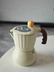 Ấm pha cà phê Moka thân trắng sữa, mái vòm vàng, nắp trong suốt, kiểu dáng Ý, nhỏ gọn và dễ thương, phù hợp với bếp ga hoặc bếp từ, rất thích hợp làm quà tặng. - Màu be - Xem 2