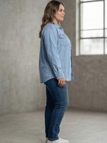 Women's Plus Size Denim Shirt With Long Sleeves And Pockets. A Versatile, Practical, Comfortable, High-Quality Shirt For Everyday Wear, Work, Or College. - 淺色水洗藍 - 查看 6