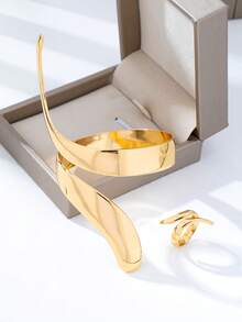 1 Set Exaggerated Geometric Asymmetrical Bangle Bracelet Set For Women - Yellow Gold - View 4