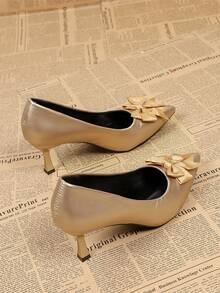 时尚蝴蝶结套脚式女士高跟鞋，仙女风百搭尖头高跟鞋，适合商务、派对、婚礼等场合。 - 金色 - 查看 7