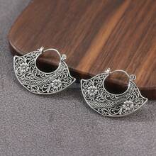 Khuyên tai khoét lỗ thủ công họa tiết hoa, kiểu dáng thanh lịch dành cho nữ. - Màu Bạc Cổ - Xem 4