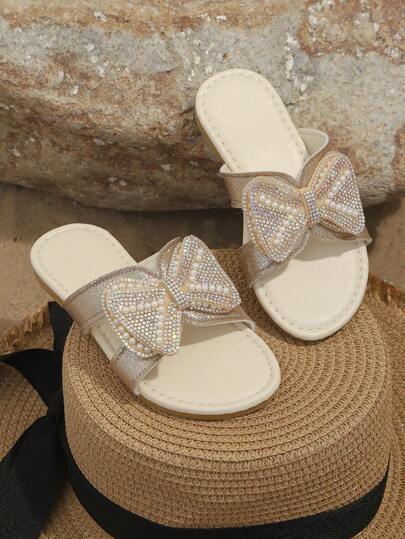 1 Pair Gold Plus Size Toddler Girls' Fashion Slippers, Shiny Rhinestone, Pearl & Bow Decor, Round Toe, Soft Non-Slip Slip-On Design, Cute Bohemian Princess Beach Sandals, Suitable For Daily, Vacation, Holiday, Party, Spring/Summer New Arrival
