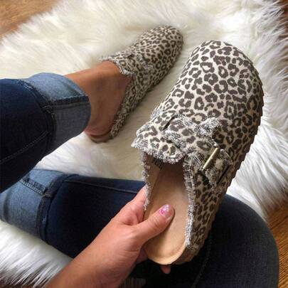 2025 Nuevos zuecos de mujer de gran tamaño para primavera y otoño, mocasines de mujer con estampado de leopardo y punta cerrada
