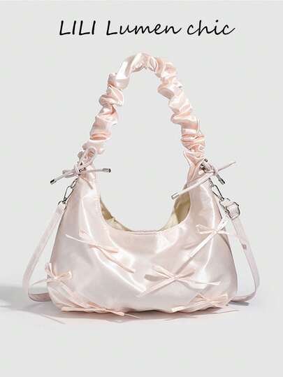 甜美女孩蝴蝶结云朵包，可爱百搭的褶皱手提包，新款单肩腋下包，纯粉色包身饰有多个蝴蝶结，女孩小钱包手提包，纯色顶部配有可自由调节的肩带，长肩带设计让女性可以单肩背、斜挎或手提，适合女孩携带参加派对、旅行、约会、出差、日常通勤、度假和其他场合。