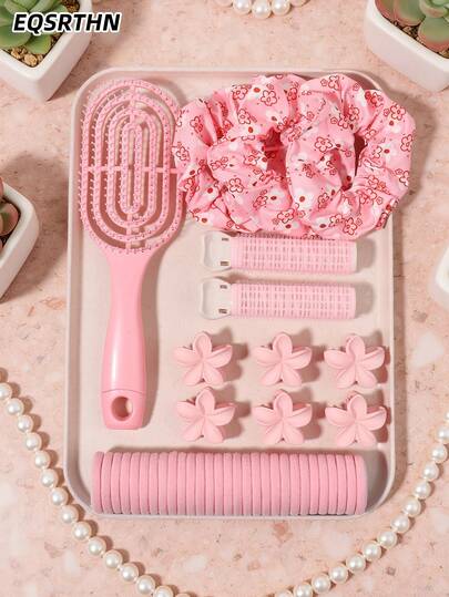 32件套甜美樱花护发套装，包含空心发梳、花朵发圈、卷发器和花朵发夹，柔和的粉色调，非常适合日常造型、丸子头，也是馈赠亲朋好友的理想之选。