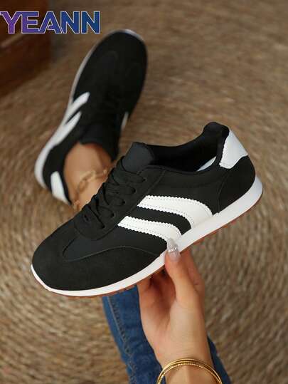 Giày thể thao nữ mới, thoải mái, đa năng, màu đen sọc, đế dày, chống trơn trượt, thích hợp cho hoạt động thường ngày, trượt ván hoặc tập luyện.