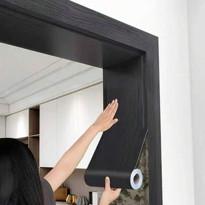 Miếng dán giả vân gỗ cổ điển tự dính dành cho khung cửa, dễ sử dụng và hoàn hảo để sửa chữa các khung cửa, bệ cửa sổ và chân tường bị mòn. Miếng dán vân gỗ đổi màu trông rất chân thực.