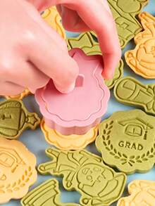 Set de 8 cortadores de galletas de graduación, incluye medalla, trofeo, insignia, certificado, birrete de graduación y formas de personajes de dibujos animados, moldes para galletas estilo prensa DIY, regalo de graduación, herramienta de cocina para hornear, adecuado para eventos escolares y fiestas temáticas - Multicolor - Ver 8