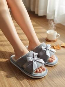 Nouvelles pantoufles femme à nœud en peluche, à bout ouvert et moelleuses. Pantoufles d'intérieur confortables, silencieuses et de couleur unie pour la chambre à coucher. - Gris - Voir 1