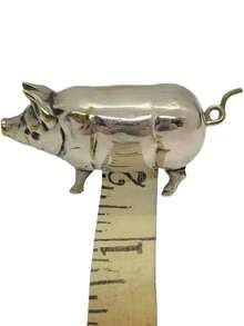 1个复古小猪造型迷你卷尺，复古金属小猪造型软尺，适用于缝纫和手工制作，可爱的猪形缝纫测量工具，可伸缩便携式金属小猪造型软尺，适合修补匠、手工艺者和收藏家，工艺风格礼品，适合赠送给家人、朋友和爱人，母亲节、复活节和其他节日礼物 - A - 查看 5