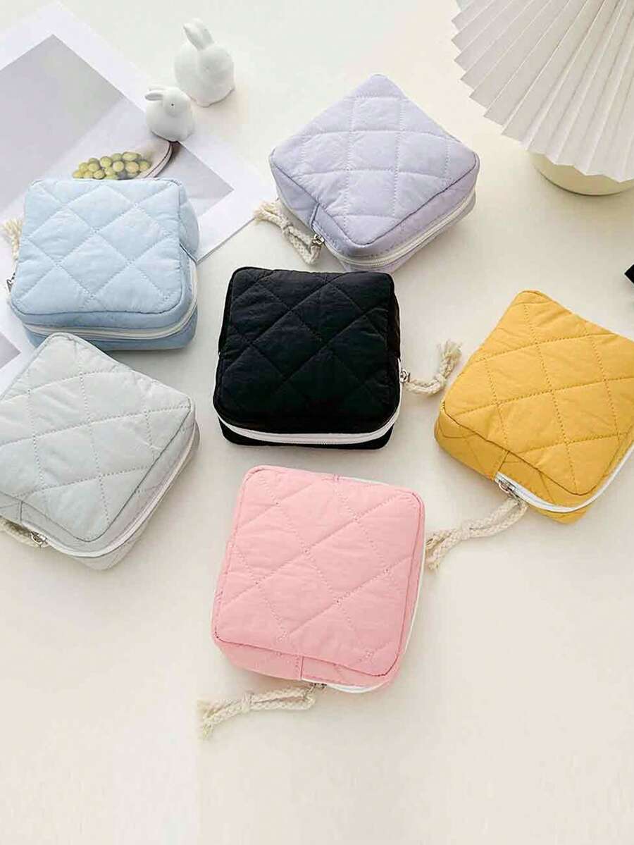 1pc Square Mini Makeup Bag, Quilted Plaid Padding, Soft & Fluffy Pouch, Small Cosmetic Bag, Sanitary Pad/Jewelry Storage Pouch, Key Holder, Coin Purse, Portable Travel Organizer, Multi-Purpose Daily Essentials Organizer
