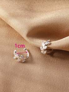 HOTNICE 2 chiếc khuyên tai hình lá tối giản thời trang đính đá Zirconia - Bạc - Xem 3