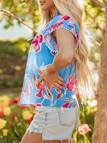 天蓝色花卉印花V领毛球饰边荷叶袖衬衫 - 藍色 - 查看 8