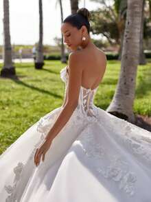 Dramatic Strapless Sweetheart 3D Floral Appliqué Illusion Boned Corset Tulle Ballgown Wedding Dress With Train, Wedding Dresses For Bride, Elegant And Comfortable, Includes Plus Sizes, Bridal Gown, Formal Dresses For Women, Suitable For Wedding, Party, After-Party Dress, Cocktail Party, Bride, Party Dress, Formal Occasions, Dinner Dress, Prom Dress, Birthday Party, Celebration, Gala, Festival, Ceremony, Graduation, Homecoming Dress, Vacation, White - White - View 4