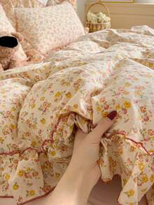 四件套花卉蕾丝床上用品，柔软舒适，透气柔软，四季皆宜。套装包含：1个被套、1个床单、2个枕套（不含填充物），适用于卧室、宿舍、家庭使用，多种尺寸可选。 - 彩色 - 查看 8