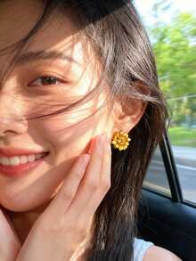 Bông tai hình hoa mạ vàng đính đá Cubic Zirconia | Khuyên tai bạc S925 không gây dị ứng | Bông tai tối giản mạ vàng mờ - Vàng - Xem 6