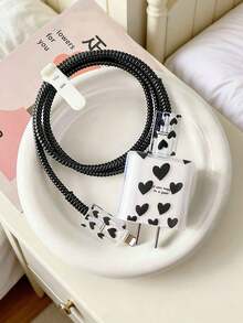 5个装黑色爱心字母TPU充电器保护套，适用于苹果18/20W充电器快充适配器软壳 - 黑色 - 查看 4