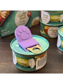 1个全新开罐器，轻松开启罐装食品和饮料，同时保护指甲，是注重指甲护理的女性的理想之选。防滑设计，多种颜色可选。符合人体工程学的防滑手柄，适用于猫粮/狗粮罐头。耐用塑料材质，易于清洁。小巧顺滑的食品罐头开启器，多功能开瓶器，厨房必备。 - 彩色 - 查看 4