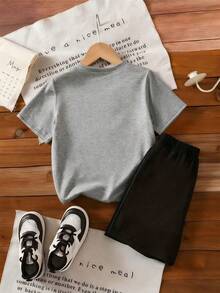 Set Kaos Lengan Pendek Leher Bulat dan Celana Pendek untuk Anak Laki-Laki Usia Remaja (Tween Boy) - Grey - View 3