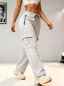 Pantalón de chándal cargo para mujer con cintura con cordón y pierna recta con cremallera lateral - Gris Claro - Ver 2