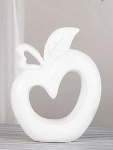 Escultura de resina con forma de manzana en blanco y negro - Diseño de corazón hueco con acabado mate, adecuado para colocar en estantes de la sala de estar, escritorios y tocadores del dormitorio para agregar un ambiente elegante y moderno, una pieza de decoración del hogar popular y un excelente regalo de inauguración de la casa - Multicolor - Ver 3