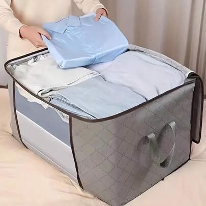 Túi đựng đồ cỡ lớn, dày dặn, thích hợp để gấp quần áo và chăn ga gối đệm, thiết kế cửa sổ trong suốt, khóa kéo, tay cầm chắc chắn, được làm từ vải không dệt bền, rất tốt để đựng chăn, đồ chơi và quần áo theo mùa. Nhỏ gọn và đa năng, có thể dùng khi đi du lịch, làm quà tặng và để dưới gầm giường.