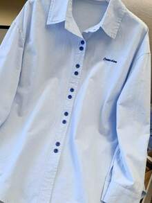 Camisa de oficina con botones delanteros y bordado de letras para mujer - Celeste - Ver 3
