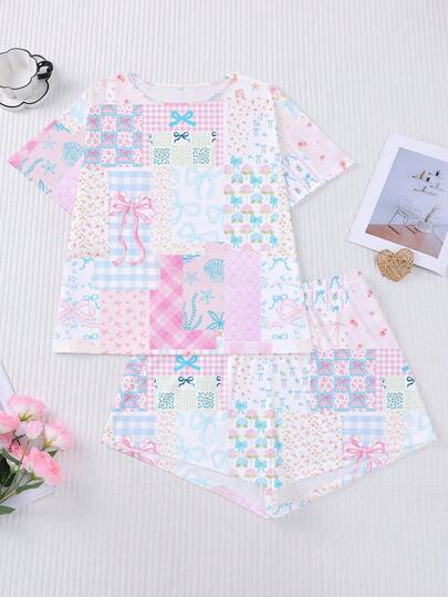 两件套白色底格纹蝴蝶结花卉贝壳海星印花睡衣套装，舒适短袖圆领套头衫搭配松紧腰短裤，时尚百搭，适合女性室内外穿着。