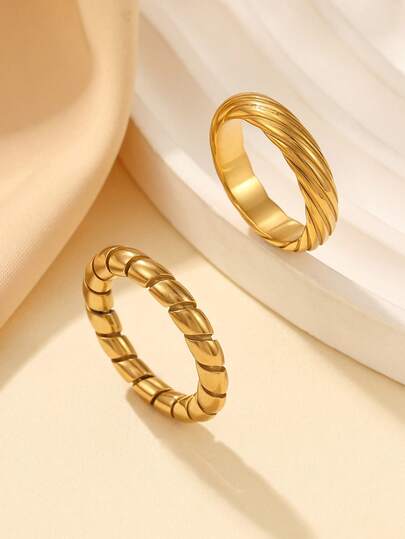 两件套不锈钢简约金色戒指，适合女士日常佩戴或作为礼物