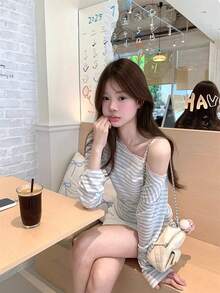 Áo dệt kim nữ mùa xuân/hè mới, kiểu dáng ngọt ngào với họa tiết ren phối ghép, tay dài, vai lệch. - Màu xanh nhạt - Xem 9