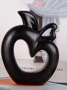 Escultura de resina con forma de manzana en blanco y negro - Diseño de corazón hueco con acabado mate, adecuado para colocar en estantes de la sala de estar, escritorios y tocadores del dormitorio para agregar un ambiente elegante y moderno, una pieza de decoración del hogar popular y un excelente regalo de inauguración de la casa - Multicolor - Ver 2