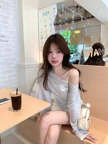 Áo dệt kim nữ mùa xuân/hè mới, kiểu dáng ngọt ngào với họa tiết ren phối ghép, tay dài, vai lệch. - Màu xanh nhạt - Xem 12