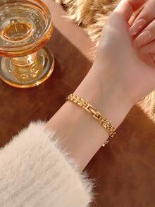 1pc New Fashion Women's Watch, Elegant Triangular Dial, Business Quartz Watch, Suitable For Daily Life, Parties And Banquets - White - View 6