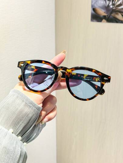 1 PC Women's Retro Round Fashion Glasses Tortoiseshell Color Blocking Lightweight Frame Soft Tinted Lenses Suitable For Vacation Outing With Glasses Box