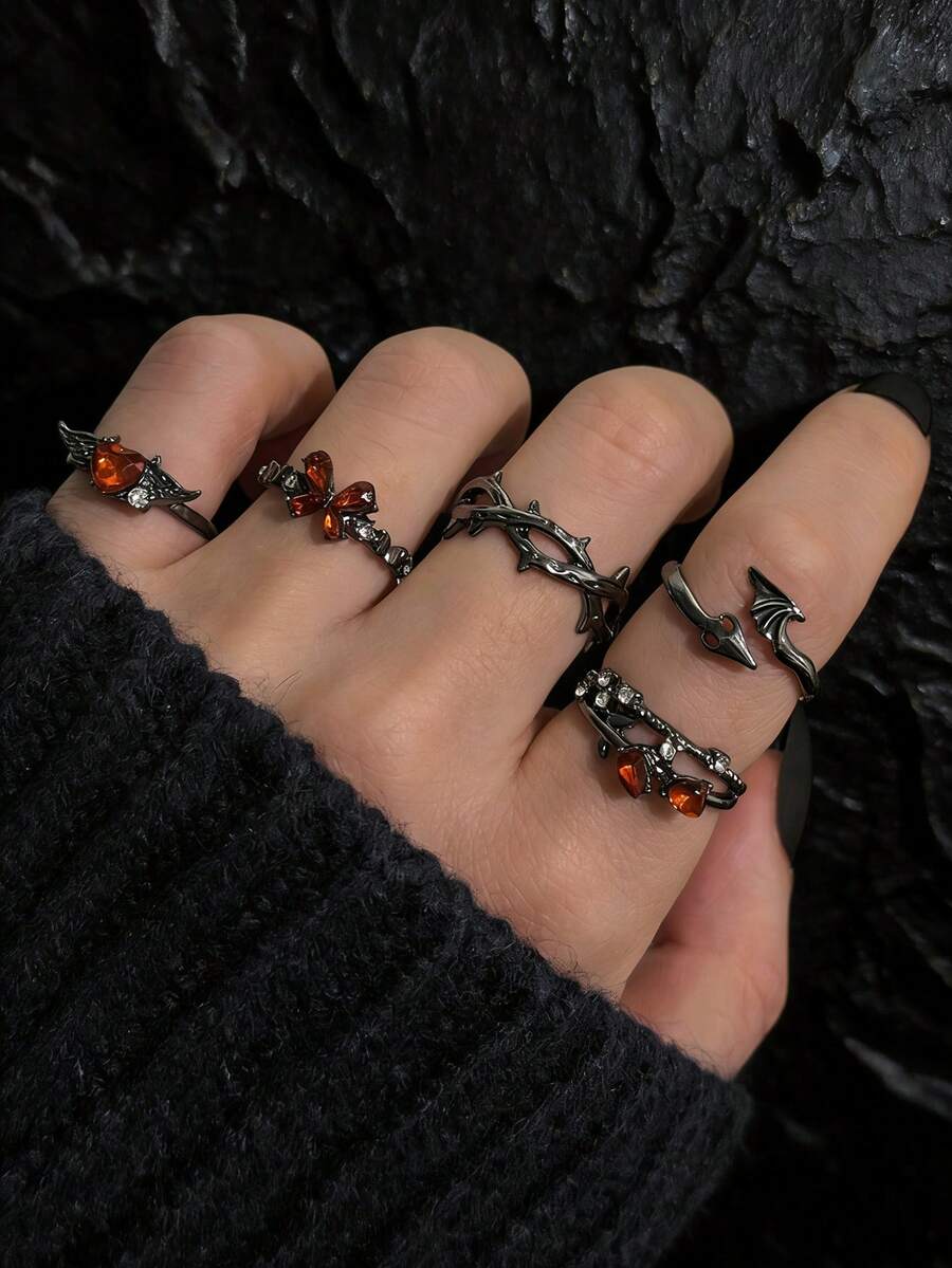 Set de 5 anillos de mujer con alas de mariposa con cristal en forma de corazón de vid oscura y anillos de serpiente de estilo punk - Negro - Ver 1