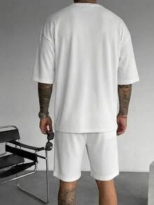 Conjunto de 2 piezas de verano para hombre, camisa de manga corta acanalada blanca minimalista casual y pantalones cortos con cordón - Blanco - Ver 3