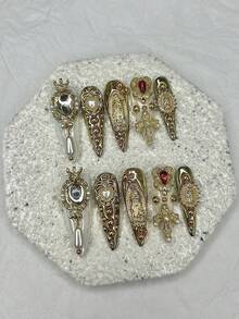 10 piezas Pegatinas de uñas con diamantes estilo palacio de lujo, calcomanías de arte de uñas elegantes y puntiagudas hechas a mano, set de cuidado de uñas (1 pegatina de gelatina + 1 lima de uñas) Uñas postizas - Dorado - Ver 3