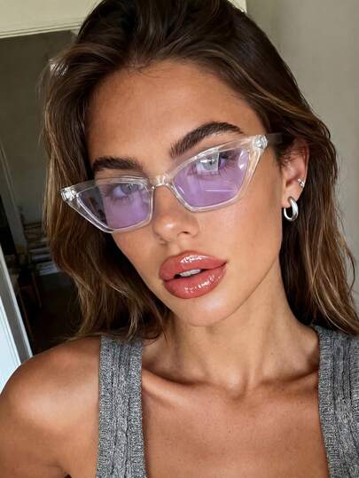 一副猫眼形透明浅紫色太阳镜，尽显优雅气质，适合日常佩戴、夏季、海滩、街头风、度假、旅行等场合，男女皆宜。