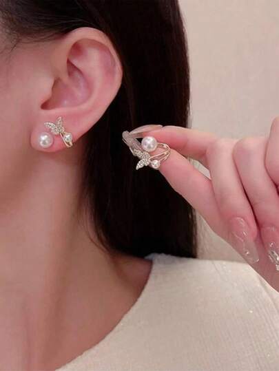 一对金色蝴蝶仿珍珠耳环，镶嵌闪亮微镶锆石，时尚项链，婚礼礼物，晚宴首饰，伴娘配饰，适合教堂婚礼/盛大晚宴/婚礼派对/新娘及伴娘造型