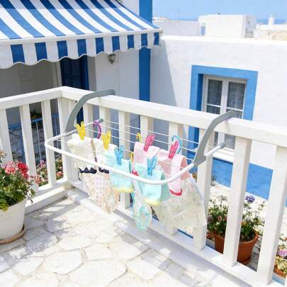 Appendiabiti pieghevole quadrato in metallo (1/2/3 pezzi) (Dimensioni: 51*35*16 cm) Realizzato in plastica | Antiruggine, salvaspazio | Adatto per case, appartamenti in affitto e studenti | Adatto per balconi, interni e vicino a sistemi di riscaldamento | Tutte le stagioni, inclusa la stagione delle piogge | Appendiabiti regolabile, non richiede fori, compatto e portatile