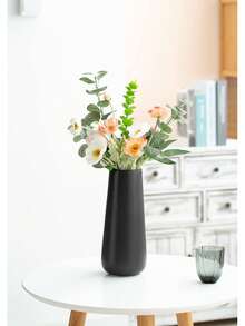 Ce vase blanc mat est parfait pour contenir des fleurs fraîches et des roseaux. C'est un vase décoratif de style campagnard classique, convenant à la décoration d'intérieur et à la mise en place de table. - multicolore - Voir 7