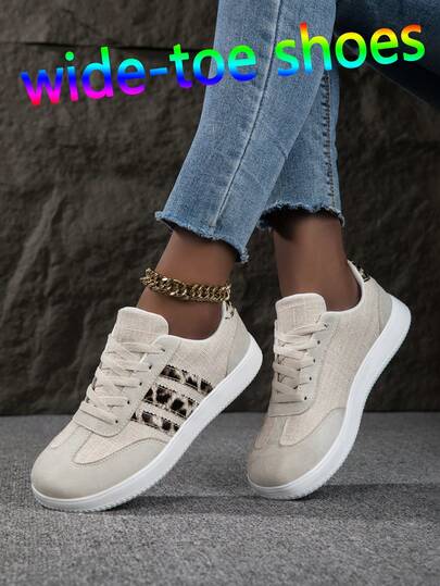 Giày nữ mũi rộng, Giày thể thao nữ mũi rộng, Giày Derby nữ mũi rộng, Giày thể thao đế bằng cổ điển, Giày trắng, Thiết kế phối màu, Giày thể thao nữ cổ thấp cổ điển đen trắng - Thiết kế sọc cổ điển, Nhẹ, Đế cao su dày, Giày nữ thoải mái, Giày buộc dây mũi tròn, Thân giày bằng da tổng hợp, Giày học sinh, Phù hợp phối với quần jeans, váy, mặc hàng ngày, Giày chạy bộ, Giày thể thao, Giày nữ, Giày cho quý cô, Giày thể thao nữ, Giày thể thao trắng