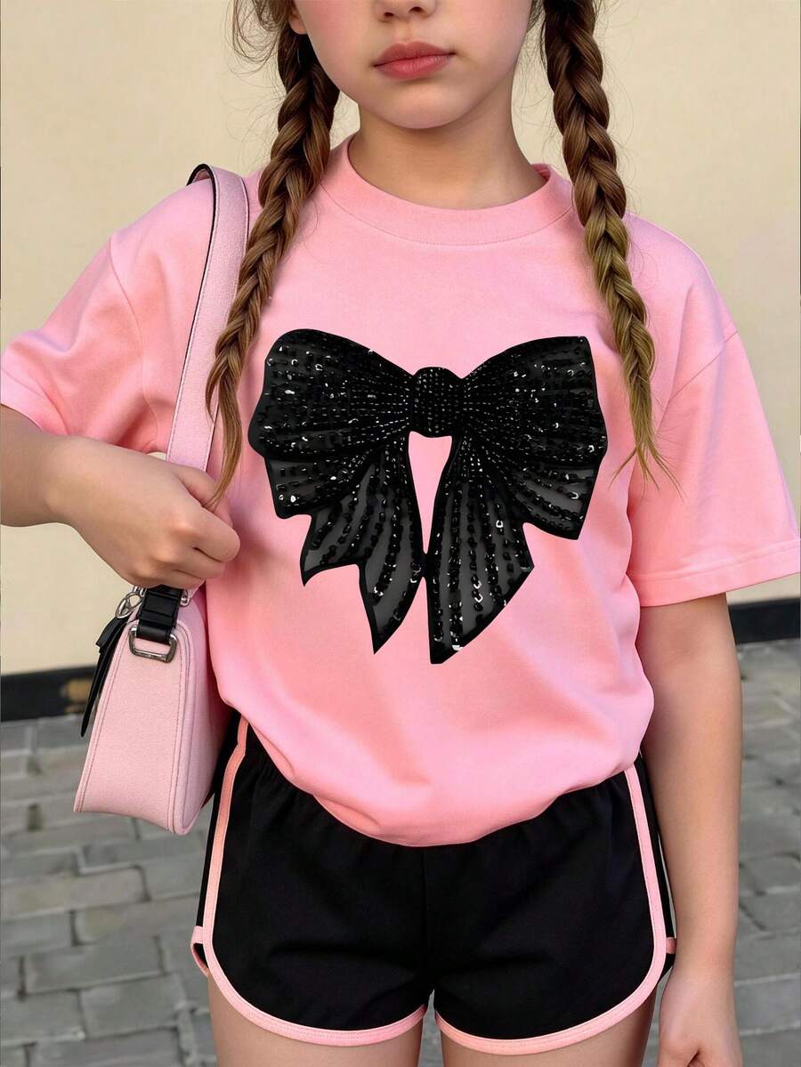 一套蝴蝶结印花圆领T恤和短裤套装,适合少女穿着,舒适简约设计,适合春夏季节。 - 彩色 - 查看 1