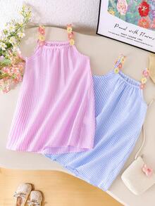 Set de 2 vestidos de tirantes de verano a rayas para niñas pequeñas, opciones de color rosa y azul, con tirantes decorativos 3D con flores, tela de burbujas transpirable, silueta holgada tipo A, vestido dulce y lindo para uso al aire libre - Multicolor - Ver 3
