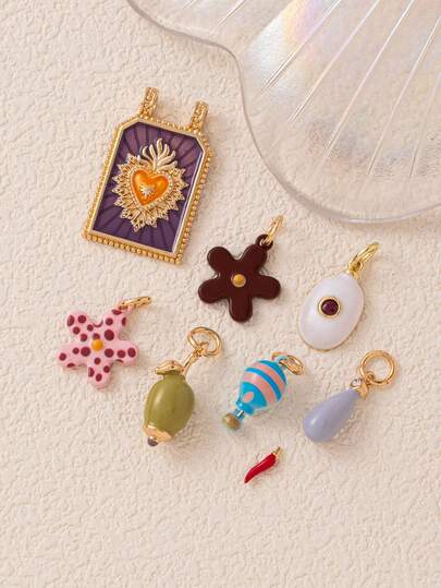 1 pièce Accessoire de pendentif de bijoux mini simple et mignon, en cuivre 14 carats, avec des éléments de motifs de goutte d'eau, pomme verte, cœur sacré, piment, ballon à air chaud, fleur et autres. Imperméable et résistant à la décoloration, convient pour les femmes, les couples. Accessoires de pendentif de bracelet, de pendentif de bijoux, d'accessoire de pendentif de collier, de conception de bijoux d'été, d'accessoire de pendentif de chaîne de téléphone portable, d'accessoire de pendentif de porte-clés, d'accessoire de chaîne de sac charmant