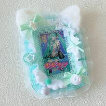 1個甜美可愛毛絨蕾絲相卡套，偶像明星收藏卡夾，動漫角色Guka展示收納保護套，照片牆裝飾卡展示架，動漫周邊痛包痛板DIY配件卡套 - A - 查看 10